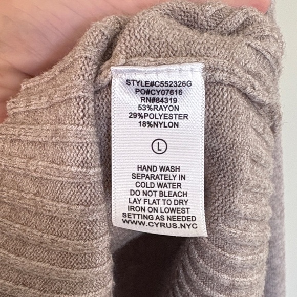 Cozy Tan Knit Sweater size Large - Picture 6 of 10